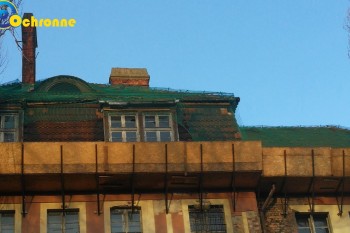 Siatki Chodzież - Zabezpieczenie starej spadającej dachówki z dachu dla terenów Chodzieży